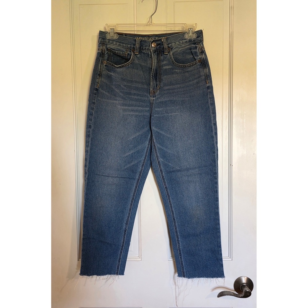 American Eagle Crop Mom Jean High Waisted Med Wash Raw Hem Denim Size 2 Regular